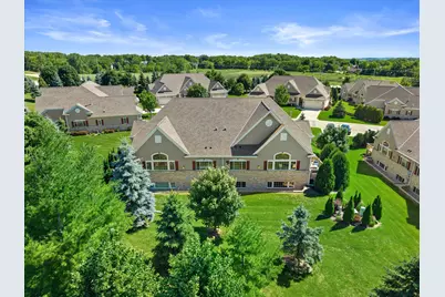 2406  Deercrest Ct, Waukesha, WI 53188 - Photo 5