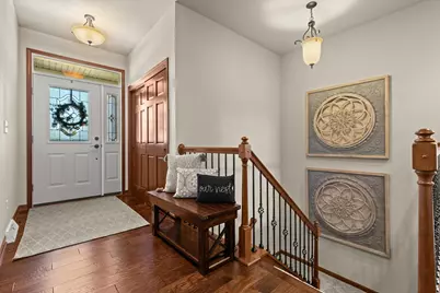 2406  Deercrest Ct, Waukesha, WI 53188 - Photo 9