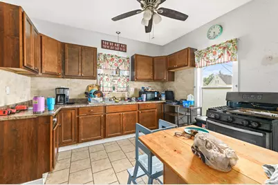 2437 S 29th St, Milwaukee, WI 53215 - Photo 9