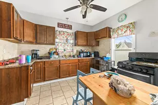 2437 S 29th St, Milwaukee, WI 53215 - Photo 9