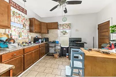 2437 S 29th St, Milwaukee, WI 53215 - Photo 7