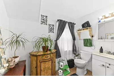 2437 S 29th St, Milwaukee, WI 53215 - Photo 13