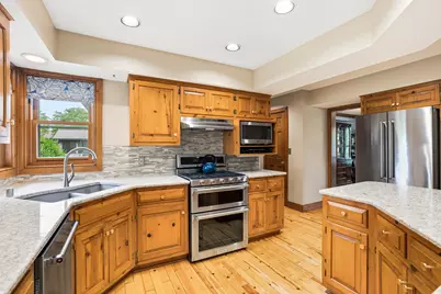 10133 N Foxkirk Dr, Mequon, WI 53097 - Photo 15