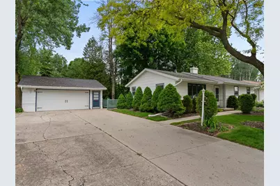 1441  Lee Cir, Manitowoc, WI 54220 - Photo 3