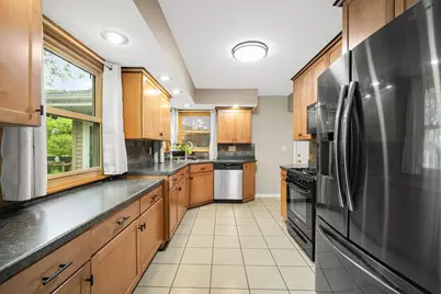 N51W15674  Fair Oak Pkwy, Menomonee Falls, WI 53051 - Photo 5