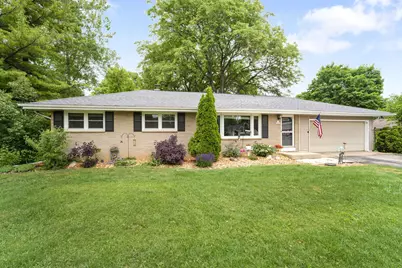 N51W15674  Fair Oak Pkwy, Menomonee Falls, WI 53051 - Photo 1