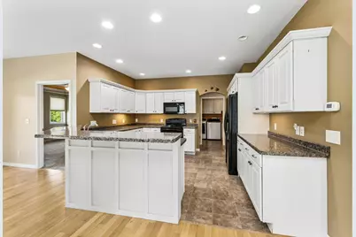1281  Bentgrass Ct, Onalaska, WI 54650 - Photo 5