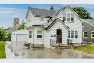 736  2nd Ave, West Bend, WI 53095 - Photo 1