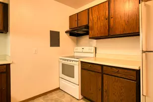8751 W Oklahoma Ave, Milwaukee, WI 53227 - Photo 9