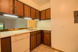 8751 W Oklahoma Ave, Milwaukee, WI 53227 - Photo 17