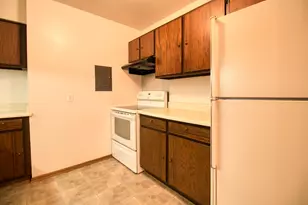 8751 W Oklahoma Ave, Milwaukee, WI 53227 - Photo 7