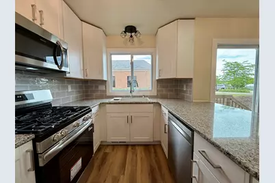 1224 W Baldwin Ct, Mequon, WI 53092 - Photo 13