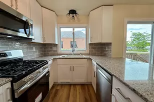 1224 W Baldwin Ct, Mequon, WI 53092 - Photo 13