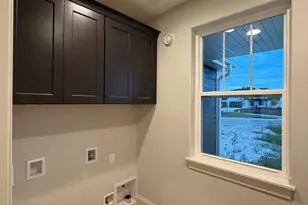 9800 N Migratory Ct, Mequon, WI 53097 - Photo 15