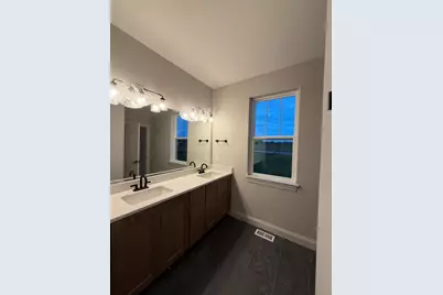 9800 N Migratory Ct, Mequon, WI 53097 - Photo 9