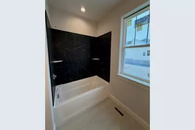 9800 N Migratory Ct, Mequon, WI 53097 - Photo 15