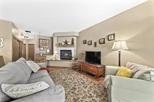 9258 W Kelly Pl, Greendale, WI 53130 - Photo 5