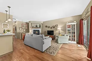 9258 W Kelly Pl, Greendale, WI 53130 - Photo 7