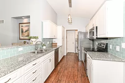 W154N6542  Marvel Dr #30, Menomonee Falls, WI 53051 - Photo 15