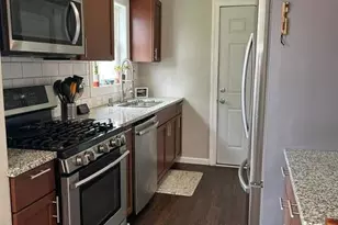2413 Bate St, Racine, WI 53403 - Photo 9