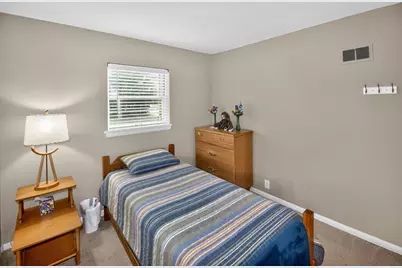 11605 W Mount Vernon Ave, Wauwatosa, WI 53226 - Photo 17