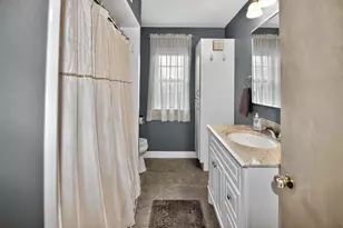 11605 W Mt Vernon Ave, Wauwatosa, WI 53226 - Photo 11