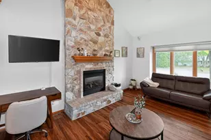 9015 S 84th St, Franklin, WI 53132 - Photo 7