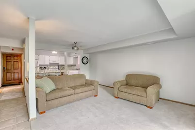 1360  Meadowcreek Dr #F, Pewaukee, WI 53072 - Photo 5