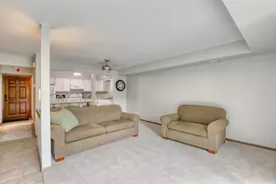 1360 Meadowcreek Dr, Pewaukee, WI 53072 - Photo 5