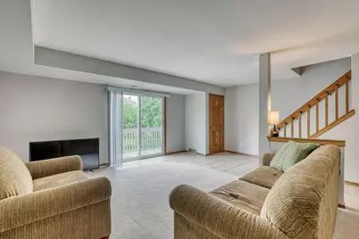 1360  Meadowcreek Dr #F, Pewaukee, WI 53072 - Photo 5