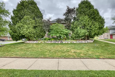 1360  Meadowcreek Dr #F, Pewaukee, WI 53072 - Photo 25