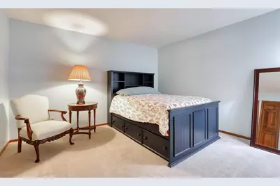 1360  Meadowcreek Dr #F, Pewaukee, WI 53072 - Photo 11