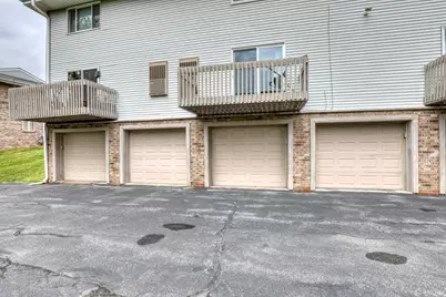 1360  Meadowcreek Dr #F, Pewaukee, WI 53072 - Photo 25