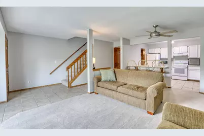 1360  Meadowcreek Dr #F, Pewaukee, WI 53072 - Photo 3