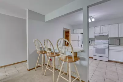 1360  Meadowcreek Dr #F, Pewaukee, WI 53072 - Photo 7