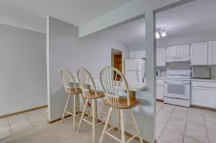 1360 Meadowcreek Dr, Pewaukee, WI 53072 - Photo 7