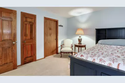 1360  Meadowcreek Dr #F, Pewaukee, WI 53072 - Photo 13