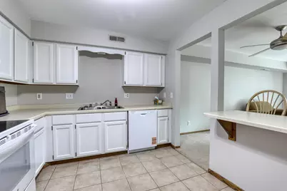 1360  Meadowcreek Dr #F, Pewaukee, WI 53072 - Photo 9