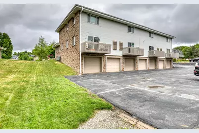 1360  Meadowcreek Dr #F, Pewaukee, WI 53072 - Photo 21