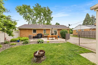 4353 S 61st St, Greenfield, WI 53220 - Photo 19