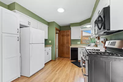 4353 S 61st St, Greenfield, WI 53220 - Photo 7