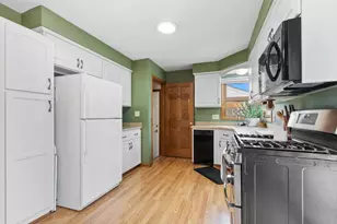 4353 S 61st St, Greenfield, WI 53220 - Photo 7