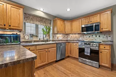 W231N7902  Martin Ct, Sussex, WI 53089 - Photo 5