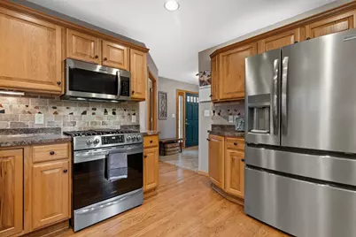 W231N7902  Martin Ct, Sussex, WI 53089 - Photo 9