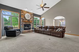 W231N7902 Martin Ct, Sussex, WI 53089 - Photo 11