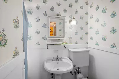 703 N 6th St, Manitowoc, WI 54220 - Photo 37