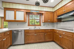 2828 N 122nd St, Wauwatosa, WI 53222 - Photo 9