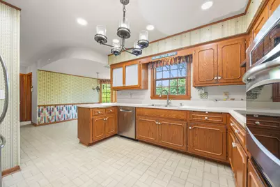 2828 N 122nd St, Wauwatosa, WI 53222 - Photo 11