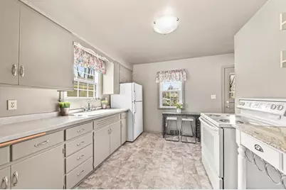 W63N391  Hillcrest Ave, Cedarburg, WI 53012 - Photo 7