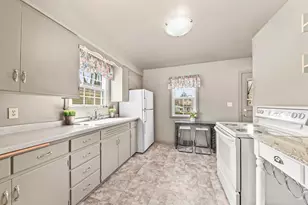 W63N391 Hillcrest Ave, Cedarburg, WI 53012 - Photo 7